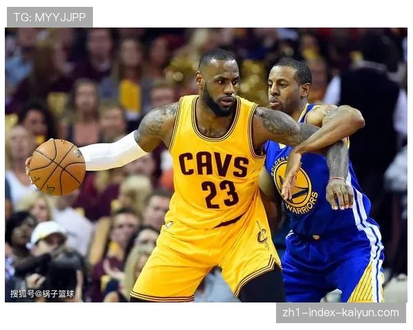 前锋防守参与度提升 整体阵型紧凑度成防守基础